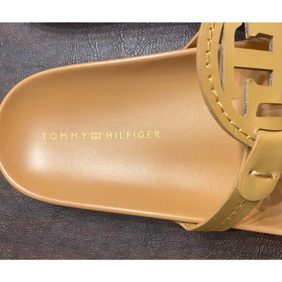 Tommy Hilfiger Tan Logo Thong‎ Sandals Size 10M Classic Preppy Minimalist Resort - Picture 3 of 7